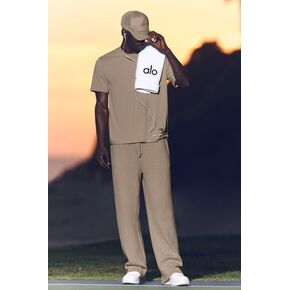 Alo Yoga Street Essential Tee - Gravel in Saudi Arabia
