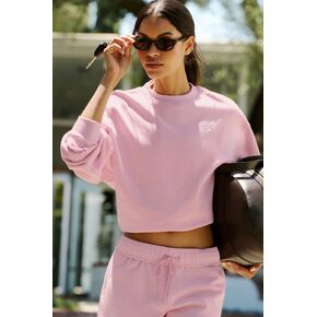 Alo Yoga Accolade Crew Neck Pullover - Pink Marshmallow in Kuwait
