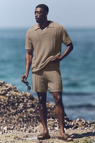 Alo Yoga Coastline Knit Short Sleeve Polo - Gravel in Saudi Arabia