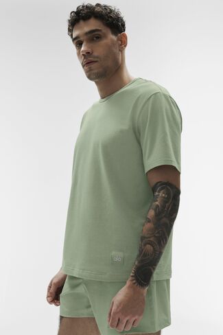 Alo Yoga Street Essential Tee - Dune Grass in Saudi Arabia