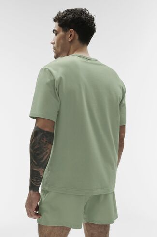 Alo Yoga Street Essential Tee - Dune Grass in Saudi Arabia
