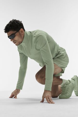 Alo Yoga Conquer 1/4 Zip Reform Long Sleeve - Dune Grass in Saudi Arabia