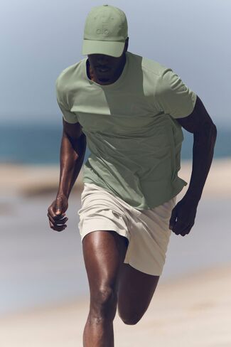 Alo Yoga Conquer Reform Crewneck Short Sleeve - Dune Grass in Saudi Arabia