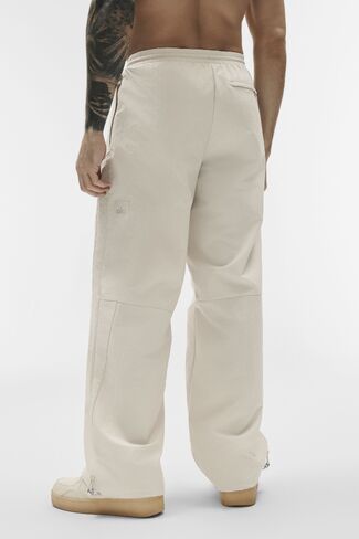 Alo Yoga Takeaway Track Straight Leg Pant - Bone in Kuwait