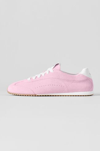 Alo Yoga ALO Sunset Sneaker - Pink Marshmallow in Saudi Arabia