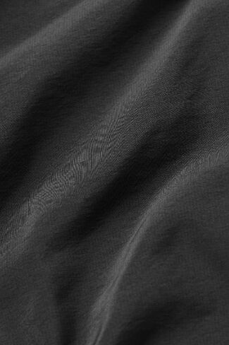 Alo Yoga Prismatic Jacket - Black in Saudi Arabia