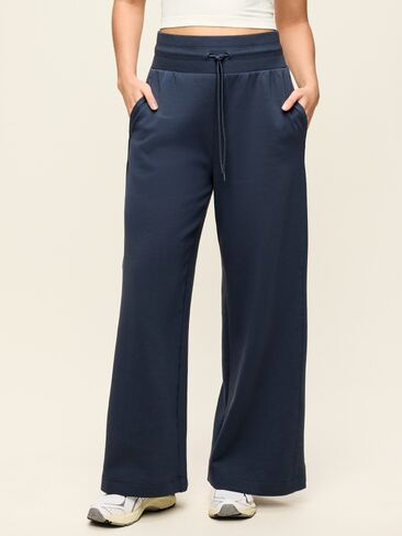 Old Navy Extra High-Waisted Dynamic Fleece Wide-Leg Sweatpants - Dusk Navy in Kuwait