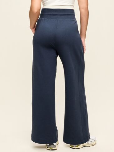 Old Navy Extra High-Waisted Dynamic Fleece Wide-Leg Sweatpants - Dusk Navy in Kuwait