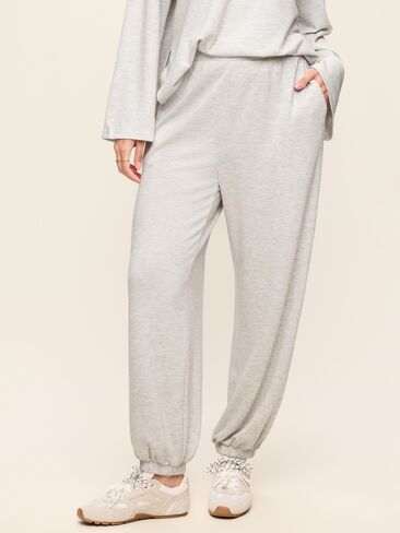 Old Navy Oversized Bounce Lite Bubble Jogger Sweatpants - Light Gray Heather in Kuwait