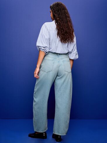 Old Navy The Arc Mid-Rise Barrel Jeans - Light Wash in Saudi Arabia