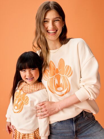 طقم سويت شيرت وسروال رياضي Old Navy Old Navy x Disney Minnie Mouse للأطفال - Creme De La Creme in Kuwait