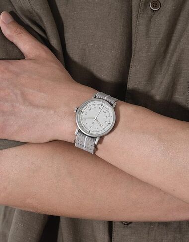 حركة سويسرية للجنسين مقاس 40 ملم مع حزام باراشوت وساعات زجاجية من كريستال الياقوت in Kuwait