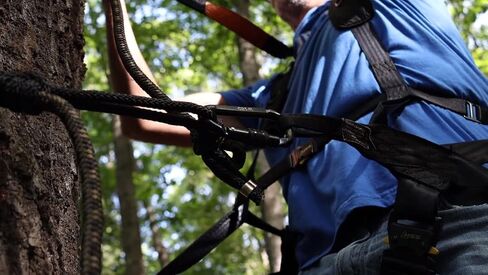 Hunter Safety System Lineman’s Climbing Rope: Hands-Free Tree Stand Installation with Dual Recon Carabiners, Adjustable 8.5 ft Safety Rope for Ladder Stands, Hang-On Stands, and Tree Steps in Saudi Arabia