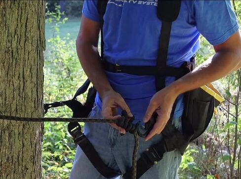 Hunter Safety System Lineman’s Climbing Rope: Hands-Free Tree Stand Installation with Dual Recon Carabiners, Adjustable 8.5 ft Safety Rope for Ladder Stands, Hang-On Stands, and Tree Steps in Saudi Arabia