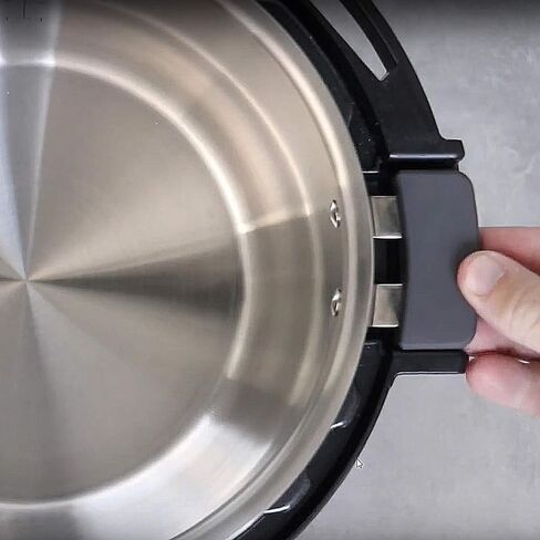 Instant Pot Stainless Steel Inner Cooking Pot with Handles, 6-Qt, Polished Surface, Use with 6-Qt Duo Evo, Pro & ProPlus in Saudi Arabia