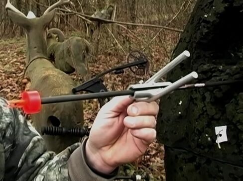Double D's Magnum Grip Elite Arrow Puller و Crossbow Bolt Puller - أداة رماية متميزة تسحب جميع أحجام الأسهم - توفر القبضة اللازمة لسحب أي مسمار من أي هدف in Kuwait