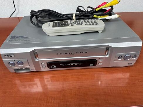 Sanyo VWM-800 VHS Stereo VCR in Kuwait