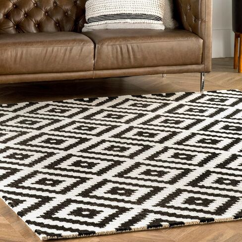 سجادة صوف هندسية معنقدة يدويًا من NuLOOM Kellee، مقاس 2' 6'' x 6'، أسود in Saudi Arabia