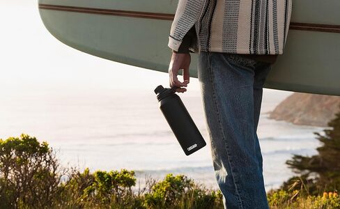 زجاجة مياه من الفولاذ المقاوم للصدأ معزولة بالفراغ سعة 40 أونصة من CamelBak Chute Mag، لون الكثبان الرملية in Kuwait