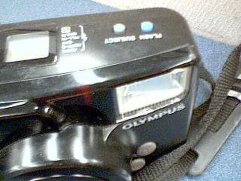 Olympus Infinity Zoom 210 Quartz Date 35mm Film Camera W/Zoom AF Viariable Power Flash w/ Olympus Lens Zoom 38-76mm Camera(Black Color) in Kuwait