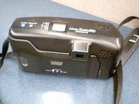 Olympus Infinity Zoom 210 Quartz Date 35mm Film Camera W/Zoom AF Viariable Power Flash w/ Olympus Lens Zoom 38-76mm Camera(Black Color) in Kuwait