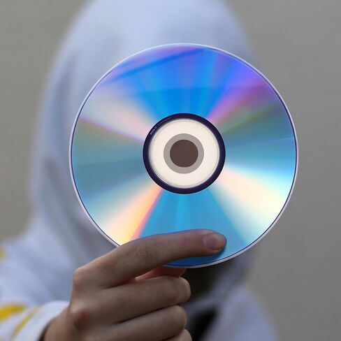 High-Capacity Blank Writable Discs for Music and Data Recording, Versatile Use Plastic Material, Ample Space for Digital Audio and Compact Disc Blank Applications in Saudi Arabia