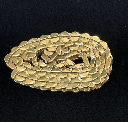 Super Noble Surgical Stainless Steel Luxury Looking Golden PVD Vacuum Plating Watch Band Style Linked Necklace in Saudi Arabia