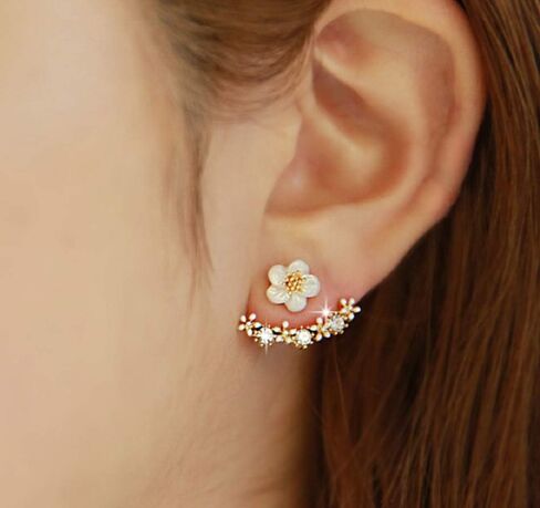 حلق أنيق من الفضة الإسترليني عيار 925 ومطلي بالذهب عيار 14 قيراط على شكل زهور بيضاء صغيرة مع سترة من كريستال تشيكوسلوفاكيا للأذن وسترة أمامية وخلفية وحلق خلفي للتعليق على الأذن للنساء والفتيات in Kuwait