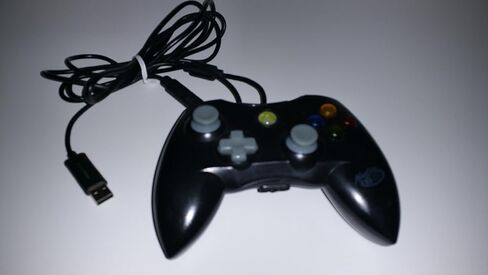 Mad Catz Control Pad Pro for Xbox 360 (Colors May Vary) in Saudi Arabia