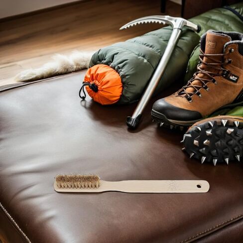 FOMIYES Bouldering Cleaning Tool Chalk Brush with Wood Handle and Boar Bristle for Powerful Scrubbing and Secure Grip, for Outdoor Climbing and Humid Environments in Saudi Arabia