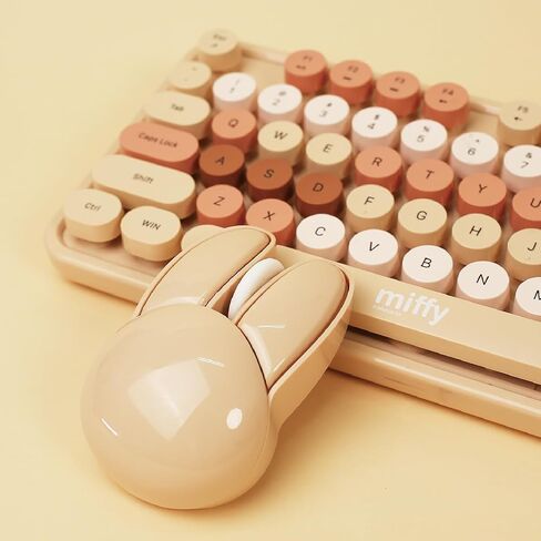 مجموعة لوحة مفاتيح وماوس لاسلكية مكونة من 104 مفاتيح من Miffy مع وسادة مكتب كبيرة ملونة لشاي الحليب - ملحقات كمبيوتر مريحة للمكتب/المنزل، تصميم Kawaii لطيف - شاي حليب ملون in Kuwait