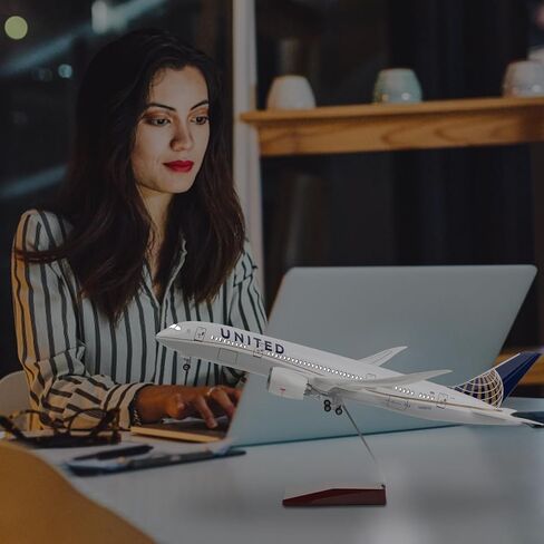 طائرة نموذجية كبيرة 1:130 الخطوط الجوية الأمريكية المتحدة بوينغ 787 نموذج طائرة نفاثة للبالغين مع ضوء LED للهدايا والديكور in Kuwait