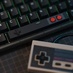 REDQIN Retro Spacebar Keycap Classic NES/FC Switch Space Bar Keycaps Custom Keycaps Double Shot ABS OEM Profile 6.25U Artisan Keycap for Cherry، Gateron MX Switch لوحة المفاتيح الميكانيكية (Tyep-B-White)