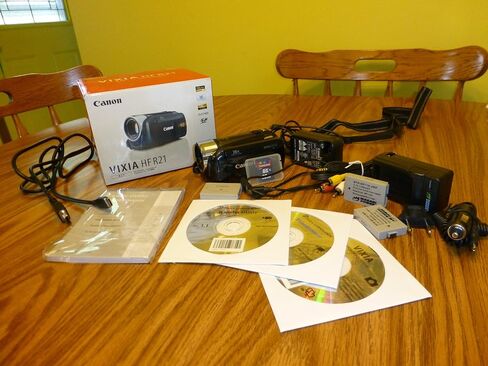 Canon VIXIA HF R21 Full HD Camcorder with 32GB Internal Flash Memory in Kuwait