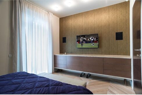 Premier Mounts Wall Mount for LCD Display, Black (AM95) in Saudi Arabia