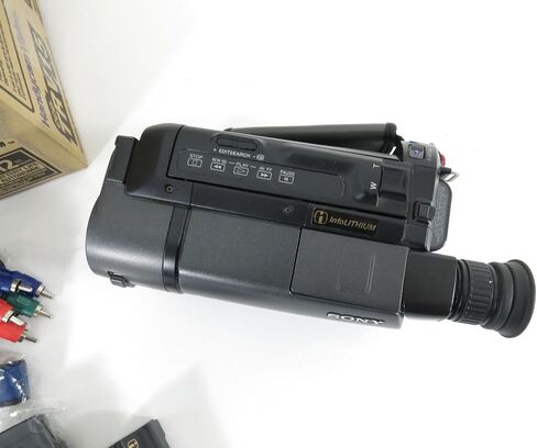 Sony Handycam CCD-TRV15 8mm Video 8 Camcorder in Kuwait
