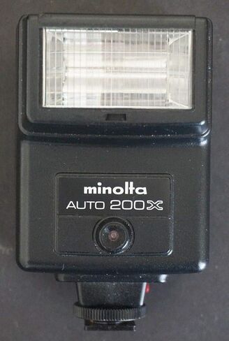 Minolta Auto Electroflash 200X Electronic Dedicated Hot Shoe Flash in Kuwait