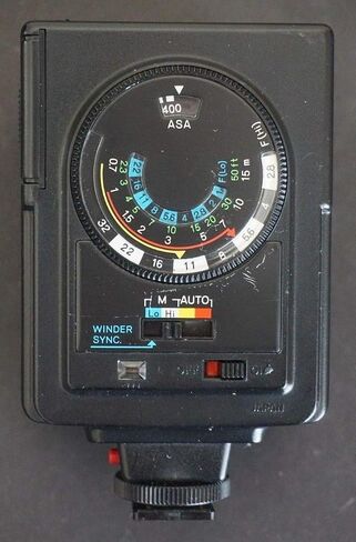 Minolta Auto Electroflash 200X Electronic Dedicated Hot Shoe Flash in Kuwait