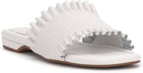 Jessica Simpson Women's Camessa Flat Sandal in Saudi Arabia