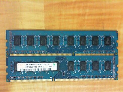 HYNIX HMT125U6TFR8C-H9 2GB Desktop DIMM DDR3 PC10600(1333) UNBUF 1.5v 2RX8 240P 256MX64 128mX8 CL9 8 in Kuwait