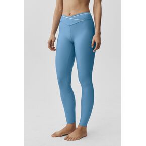 Alo Yoga Airlift High-Waist Trifecta Legging - California Blue/White in Saudi Arabia