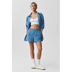 Alo Yoga Pinstripe Daylight Boxer Short - California Blue/White in Saudi Arabia