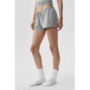 Alo Yoga Alosoft Low-Rise Finesse Short - Vintage Athletic Heather in Saudi Arabia