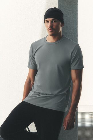 Alo Yoga Conquer Reform Crewneck Short Sleeve - Monument in Saudi Arabia