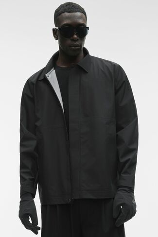 Alo Yoga Alpha Shell Overshirt - Black in Kuwait
