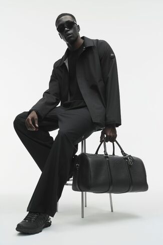 Alo Yoga Alpha Shell Overshirt - Black in Kuwait