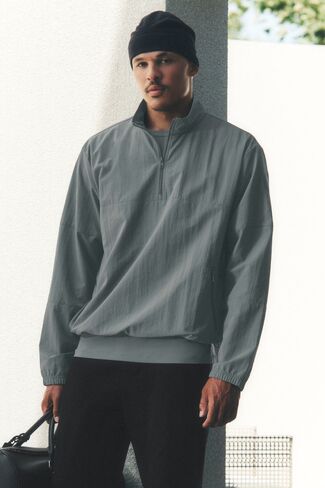 Alo Yoga Light Weight Takeaway Track Pullover - Monument in Saudi Arabia