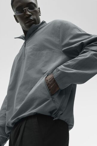Alo Yoga Light Weight Takeaway Track Pullover - Monument in Saudi Arabia