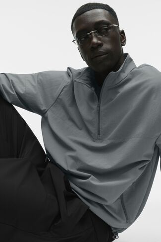 Alo Yoga Light Weight Takeaway Track Pullover - Monument in Saudi Arabia