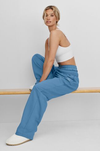 Alo Yoga Accolade Straight Leg Sweatpant - California Blue in Saudi Arabia